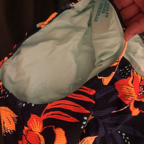 ON VACATION BANDEAU ONE PIECE SWIMSUIT WITH TAGS - Picture 4 of 15